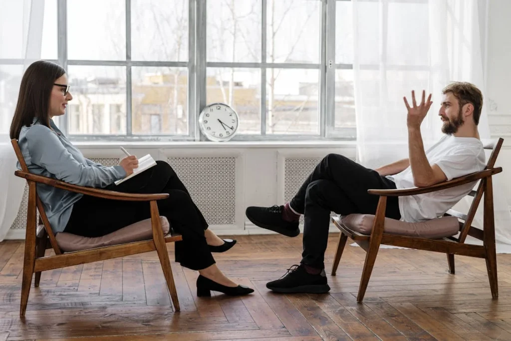Sesión de terapia energética para liberar bloqueos emocionales y recuperar el equilibrio emocional.